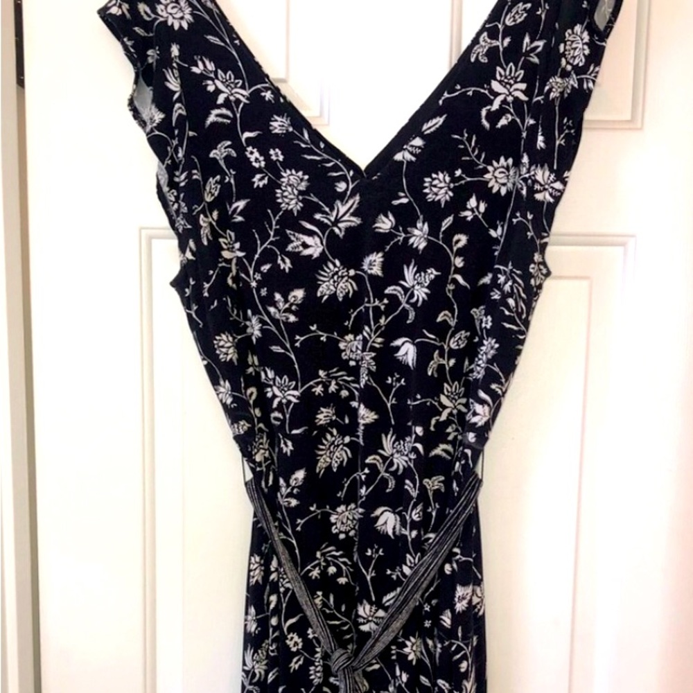 Flutter sleeve flowered dress w/cutout back